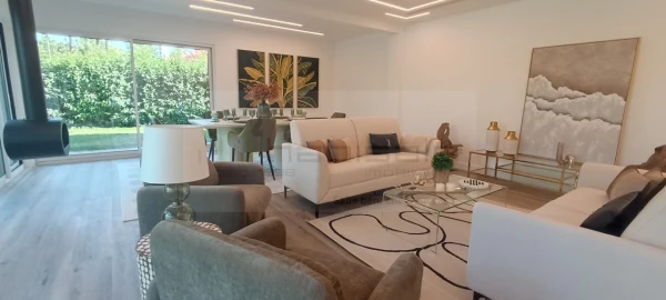 Moradia T4 para Venda em Charneca de Caparica e Sobreda