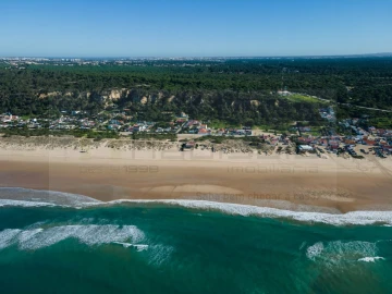 Moradia T4 para Venda em Charneca de Caparica e Sobreda
