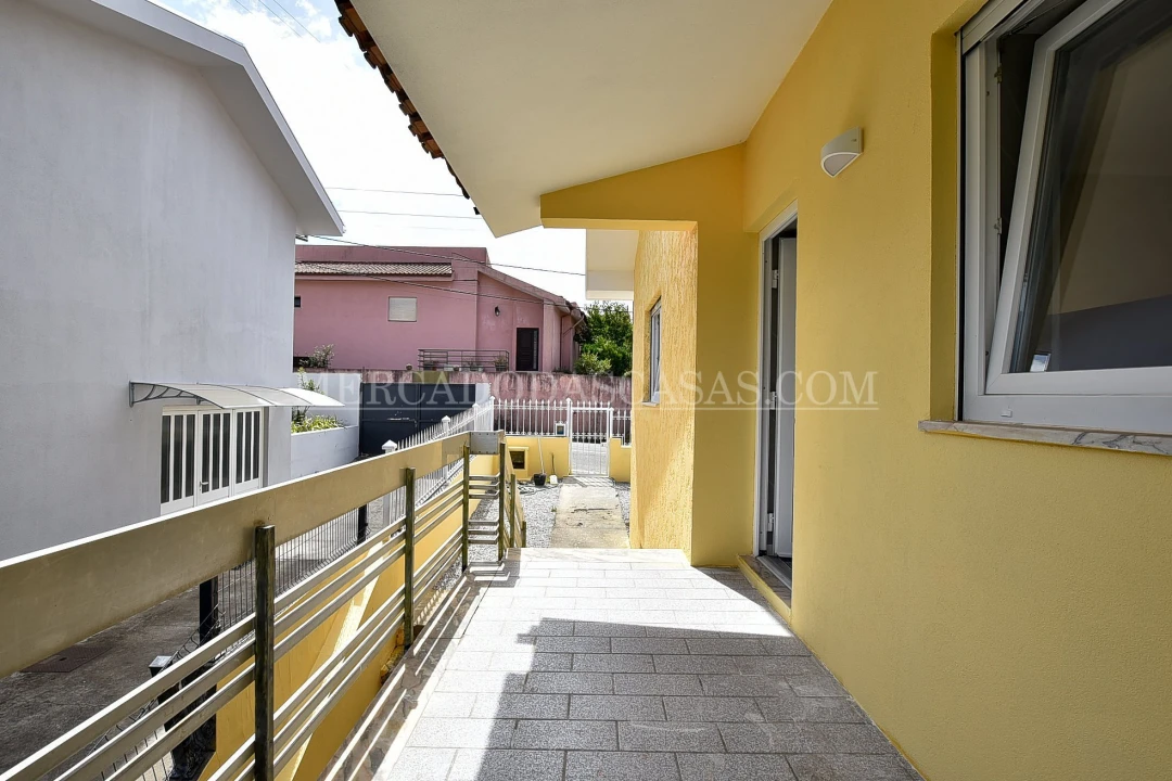 Moradia T3 para Venda em Argoncilhe Foto 4