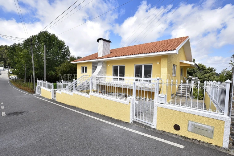 Moradia T3 para Venda em Argoncilhe