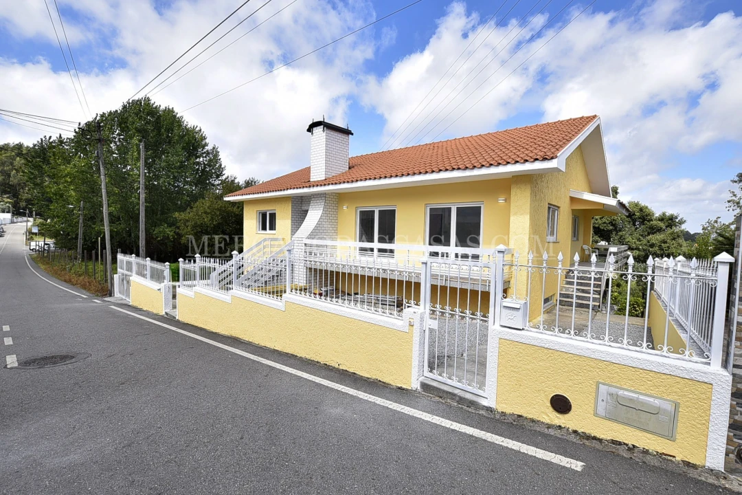 Moradia T3 para Venda em Argoncilhe Foto 1