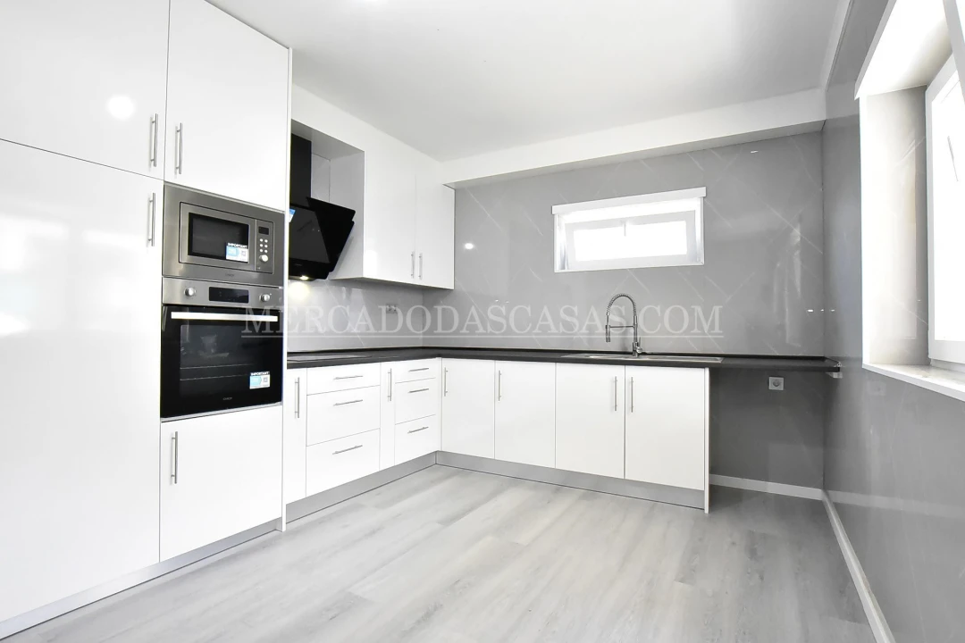 Moradia T3 para Venda em Argoncilhe Foto 8