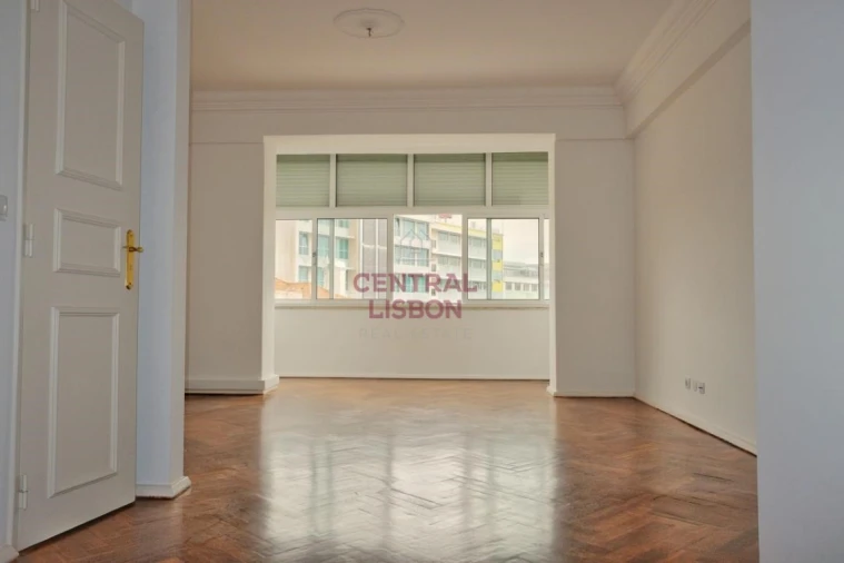 Apartamento T2 para Arrendamento em Santo António Foto 3