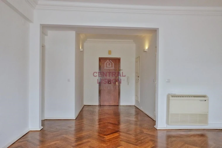 Apartamento T2 para Arrendamento em Santo António Foto 4