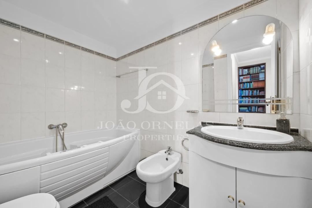 Apartamento T4 para Venda em Caniço Foto 23