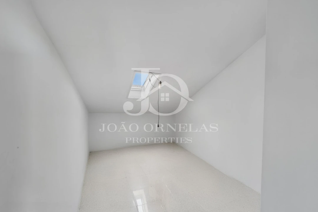 Apartamento T4 para Venda em Caniço Foto 32