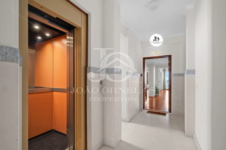 Apartamento T4 para Venda em Caniço Foto 4