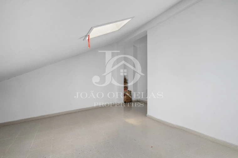 Apartamento T4 para Venda em Caniço Foto 31