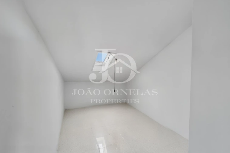 Apartamento T4 para Venda em Caniço Foto 32