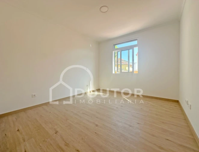 Moradia T3 para Venda em Funchal (Santa Luzia) Foto 10