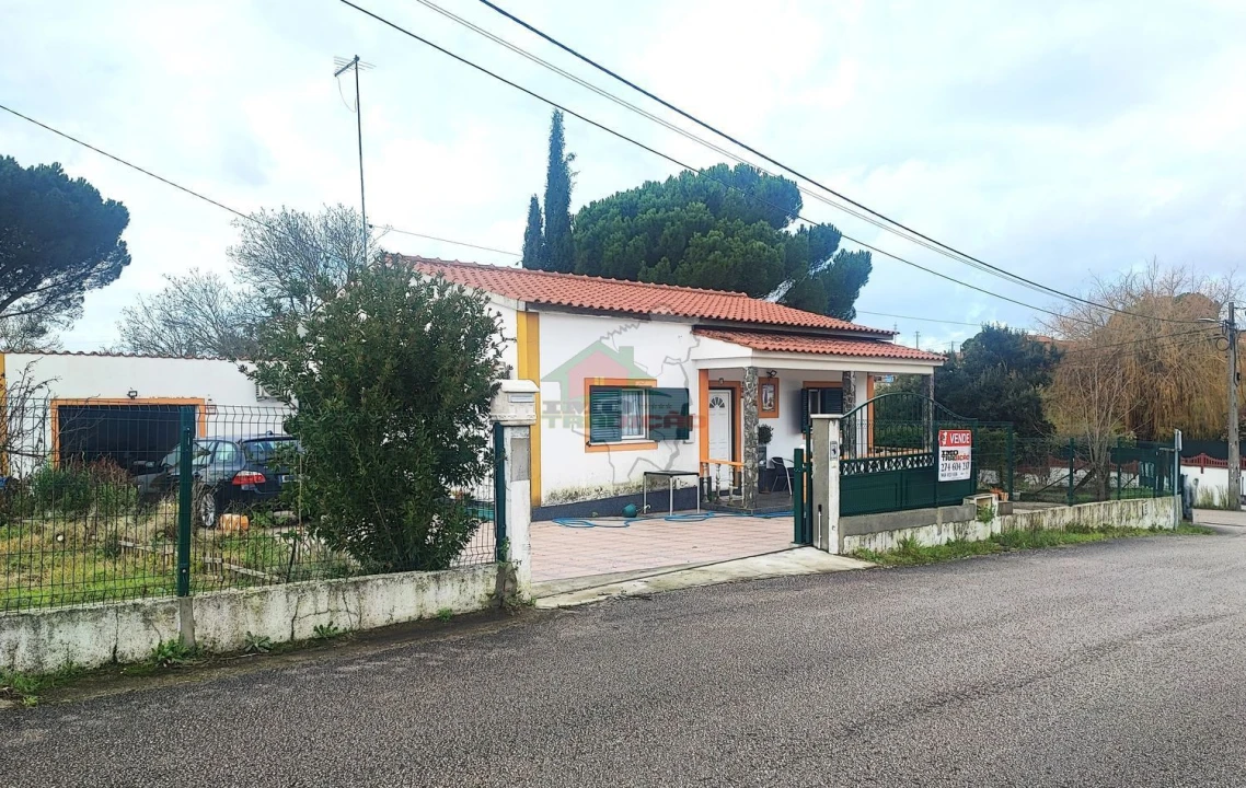 Moradia T3 para Venda em Casais e Alviobeira Foto 2