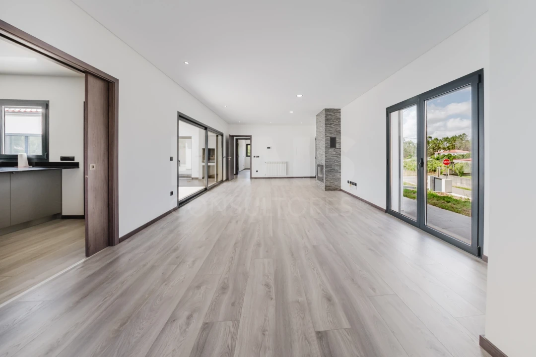 Moradia T3 para Venda em Bidoeira de Cima Foto 9