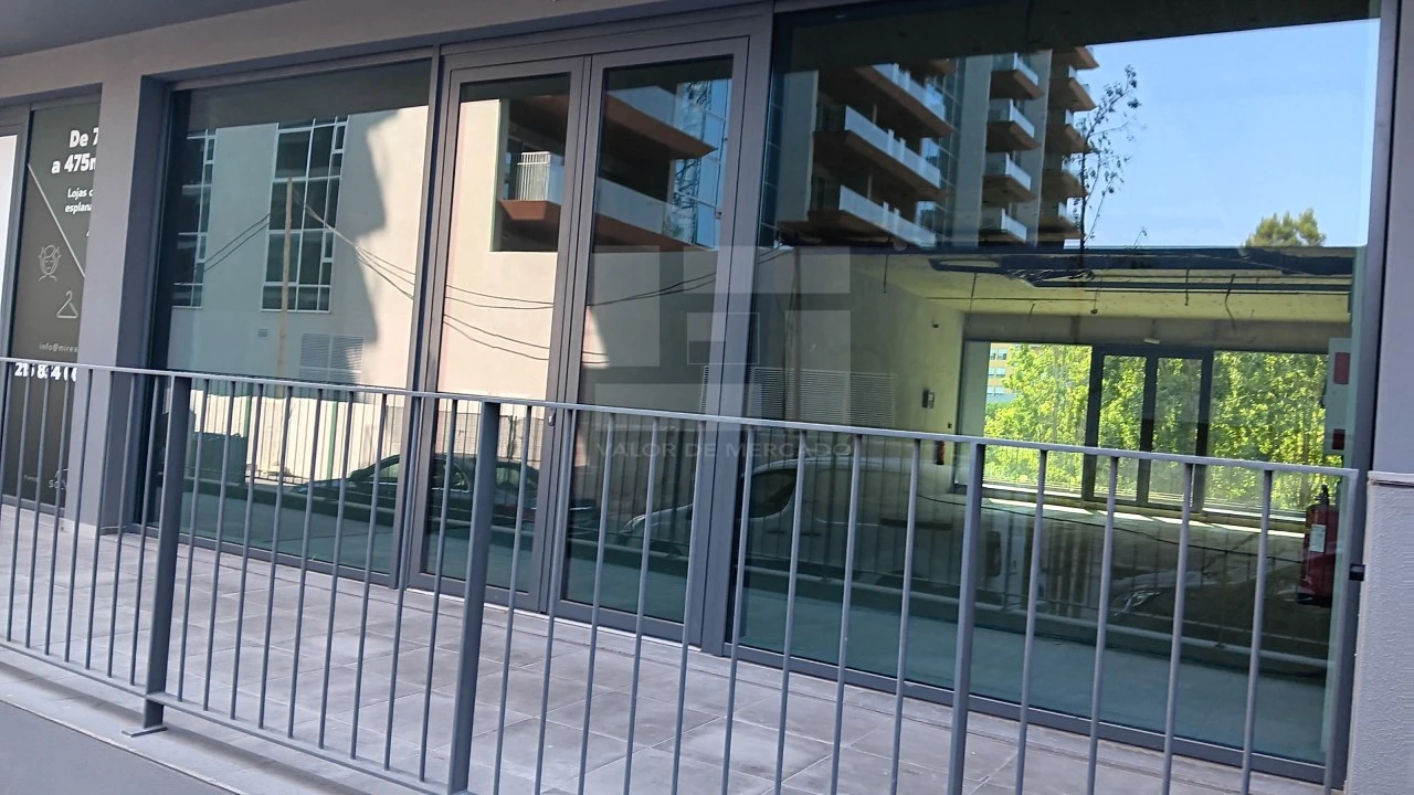 Loja para Arrendamento em Algés, Linda-A-Velha e Cruz Quebrada-Dafundo Foto 3