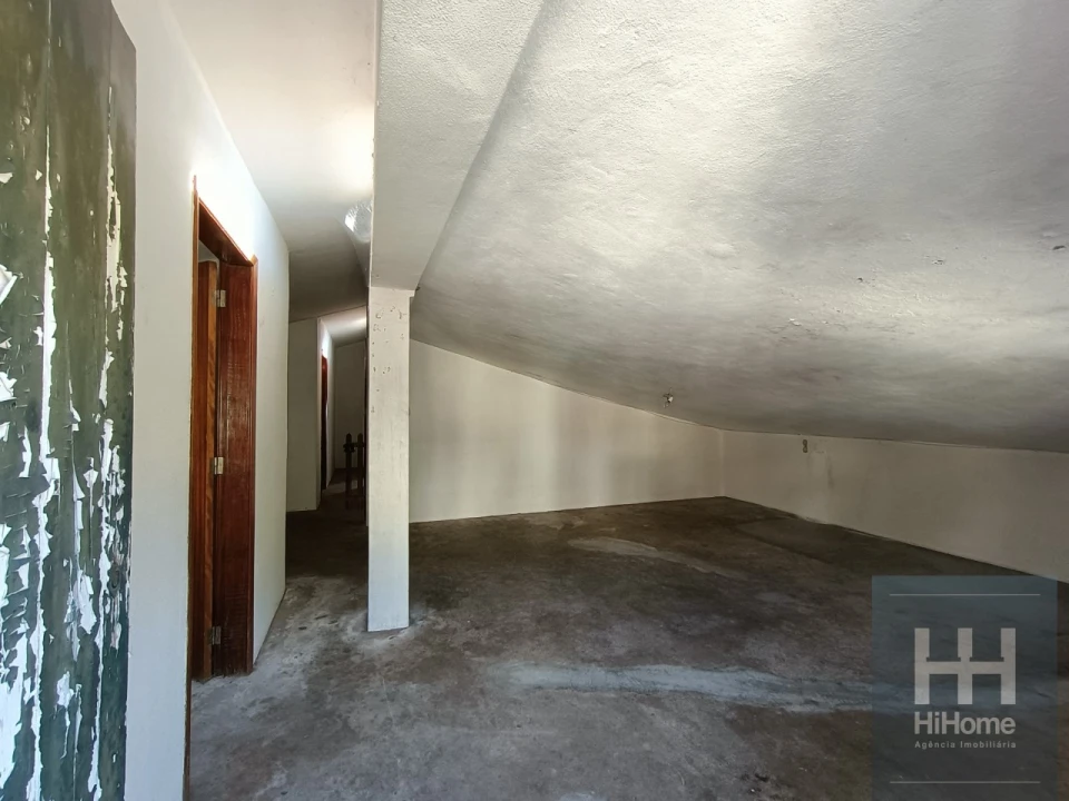 Moradia T6 para Venda em Estreito de Camara de Lobos Foto 31