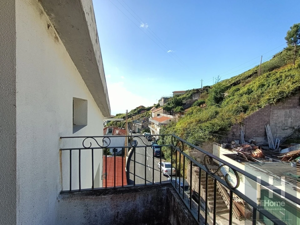 Moradia T6 para Venda em Estreito de Camara de Lobos Foto 34