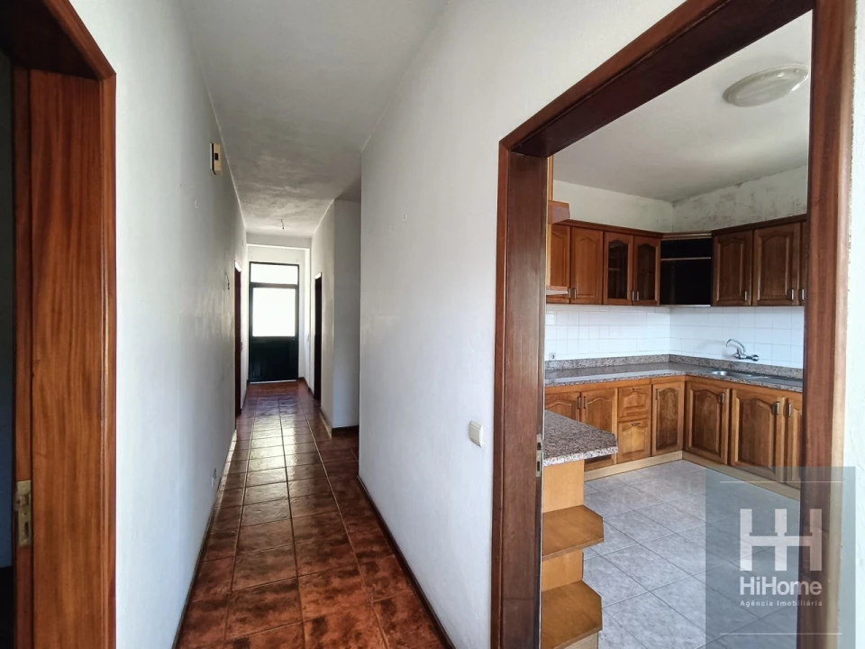 Moradia T6 para Venda em Estreito de Camara de Lobos Foto 16