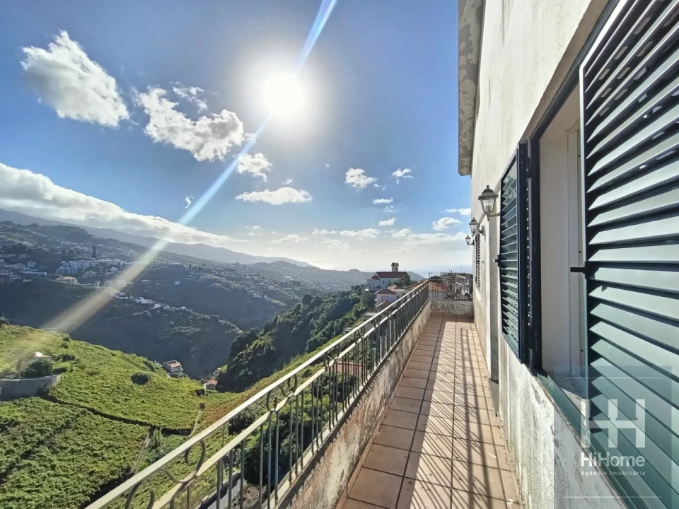 Moradia T6 para Venda em Estreito de Camara de Lobos Foto 18