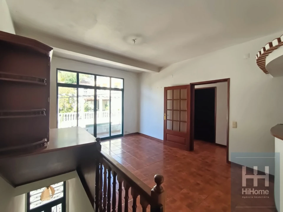 Moradia T6 para Venda em Estreito de Camara de Lobos Foto 10