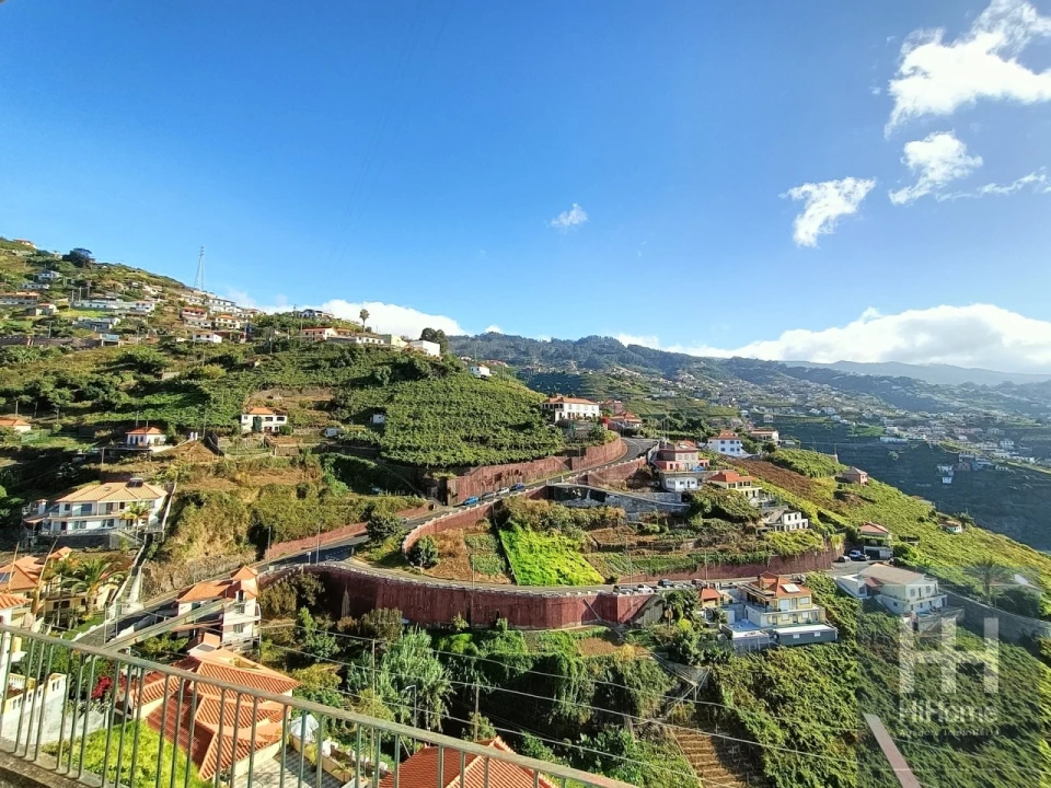 Moradia T6 para Venda em Estreito de Camara de Lobos Foto 27
