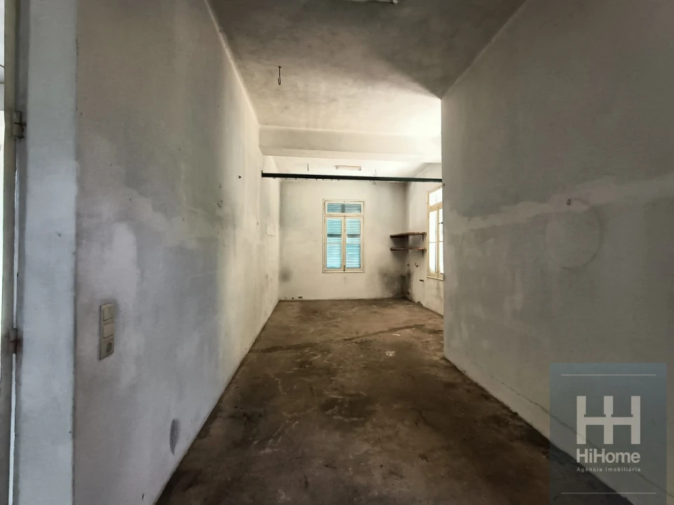 Moradia T6 para Venda em Estreito de Camara de Lobos Foto 6