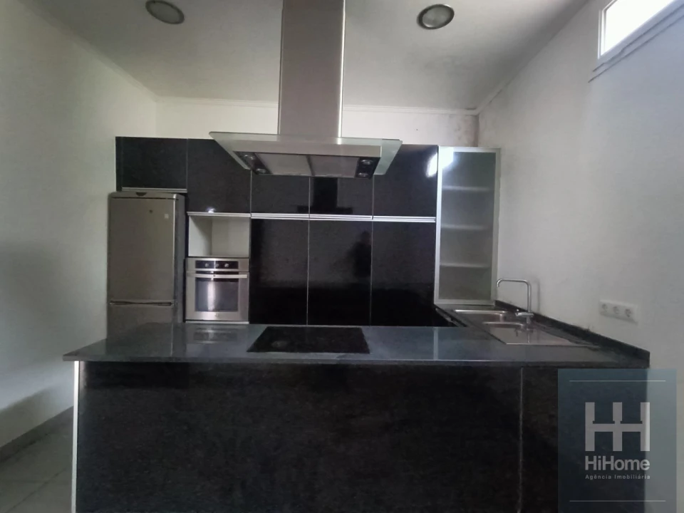Moradia T6 para Venda em Estreito de Camara de Lobos Foto 48