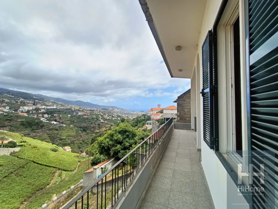 Moradia T6 para Venda em Estreito de Camara de Lobos Foto 2