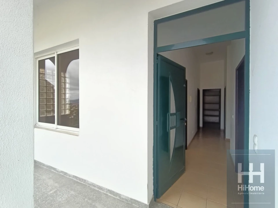 Moradia T6 para Venda em Estreito de Camara de Lobos Foto 42