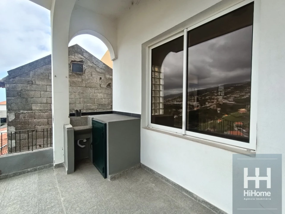 Moradia T6 para Venda em Estreito de Camara de Lobos Foto 40