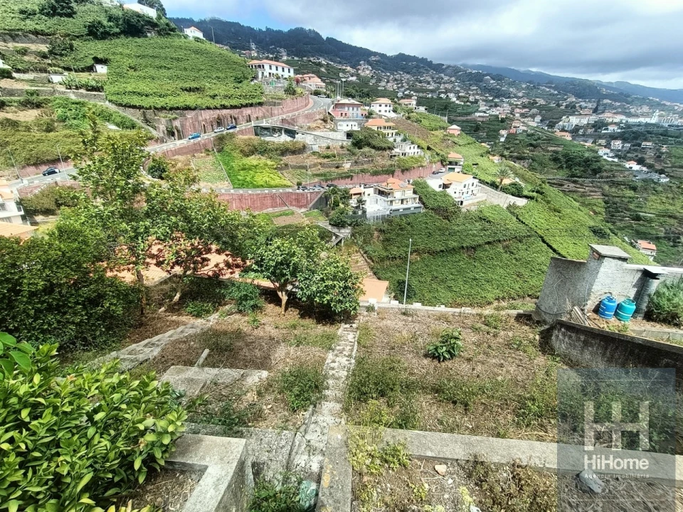 Moradia T6 para Venda em Estreito de Camara de Lobos Foto 53
