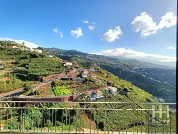 Moradia T6 para Venda em Estreito de Camara de Lobos