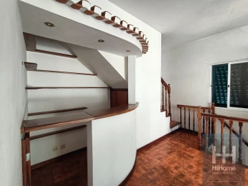 Moradia T6 para Venda em Estreito de Camara de Lobos