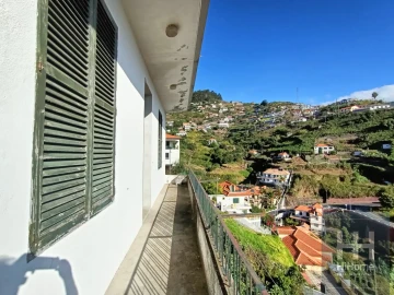 Moradia T6 para Venda em Estreito de Camara de Lobos