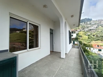Moradia T6 para Venda em Estreito de Camara de Lobos