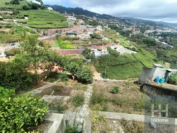 Moradia T6 para Venda em Estreito de Camara de Lobos