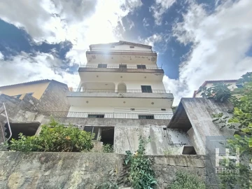 Moradia T6 para Venda em Estreito de Camara de Lobos