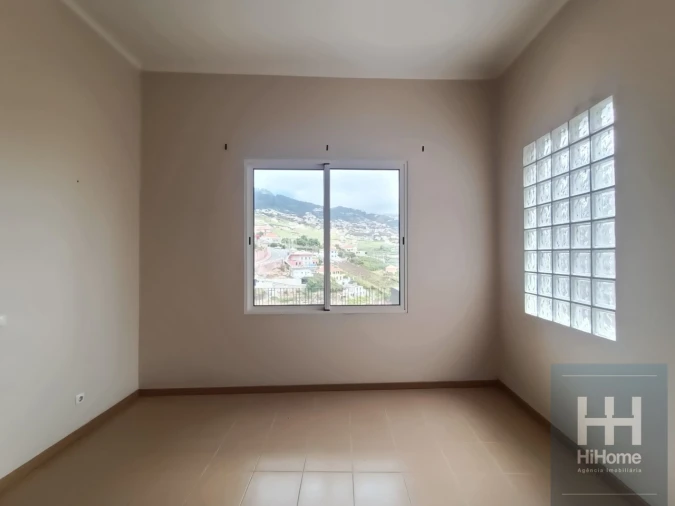 Moradia T6 para Venda em Estreito de Camara de Lobos Foto 44