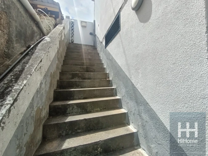 Moradia T6 para Venda em Estreito de Camara de Lobos Foto 39