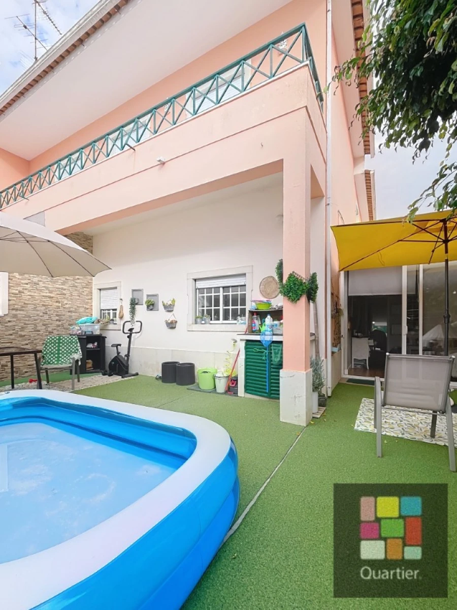 Moradia T6 para Venda em Charneca de Caparica e Sobreda Foto 4