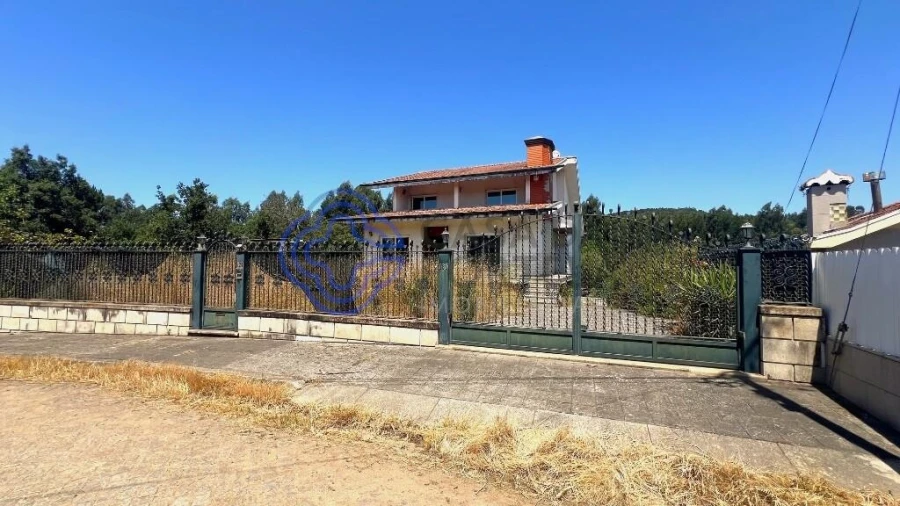 Moradia T4 para Venda em Alfena Foto 3