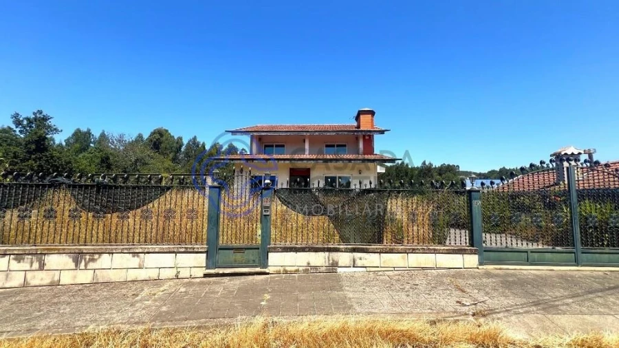 Moradia T4 para Venda em Alfena Foto 2