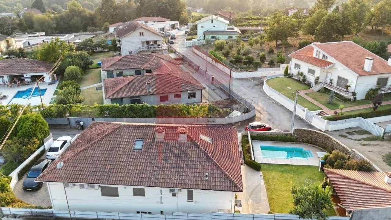 Moradia T4 para Venda em Sabariz Foto 64