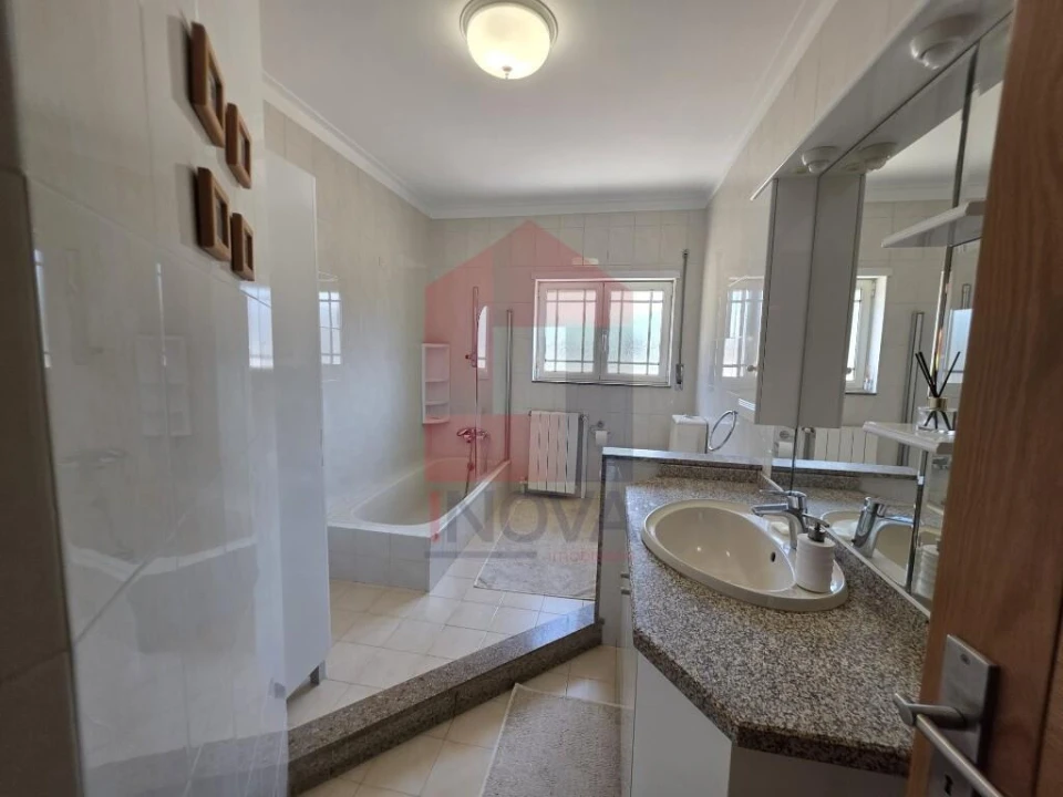 Moradia T4 para Venda em Sabariz Foto 22