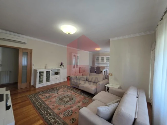 Moradia T4 para Venda em Sabariz Foto 16