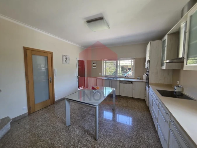 Moradia T4 para Venda em Sabariz Foto 5