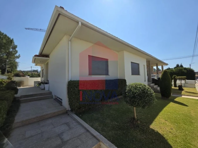 Moradia T4 para Venda em Sabariz Foto 46