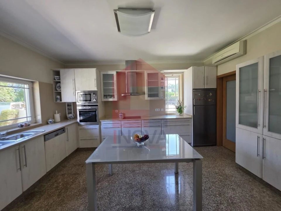 Moradia T4 para Venda em Sabariz Foto 4