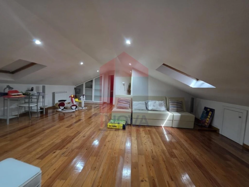 Moradia T4 para Venda em Sabariz Foto 33