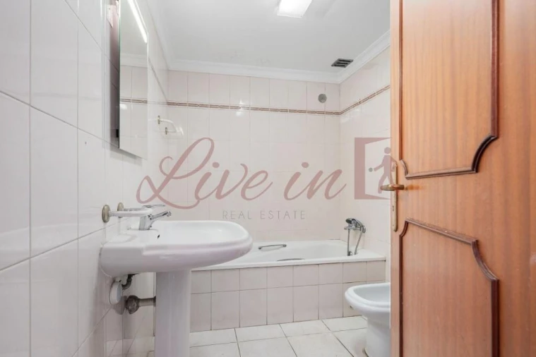 Apartamento T3 para Venda em São Martinho Foto 12