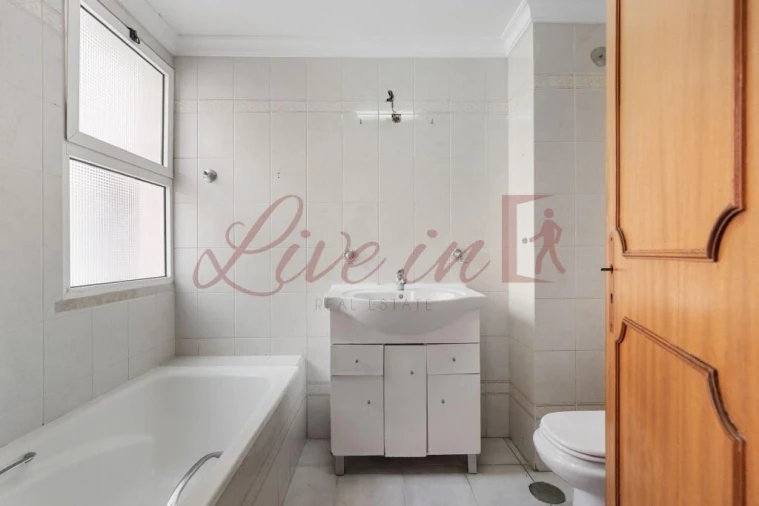 Apartamento T3 para Venda em São Martinho Foto 18