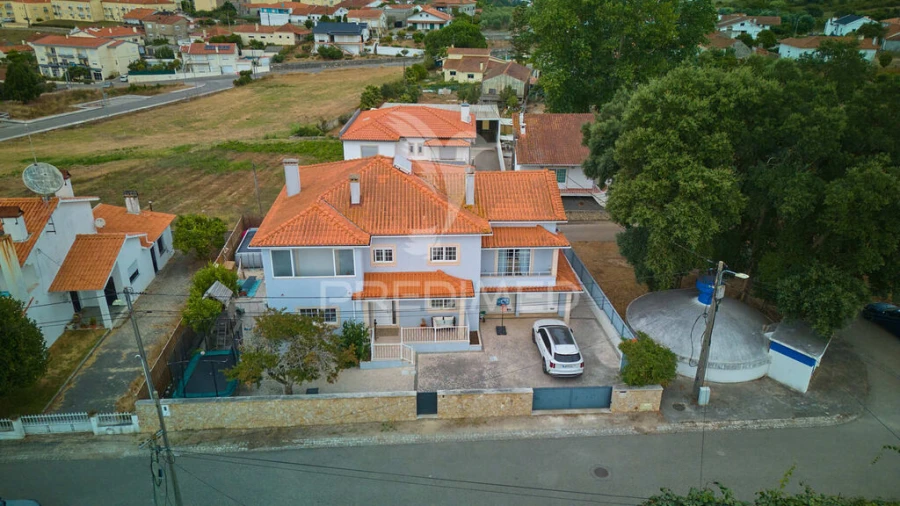 Moradia T4 para Venda em Batalha Foto 2